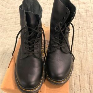 Dr. Martens 1460 Pascal Virginia Boots